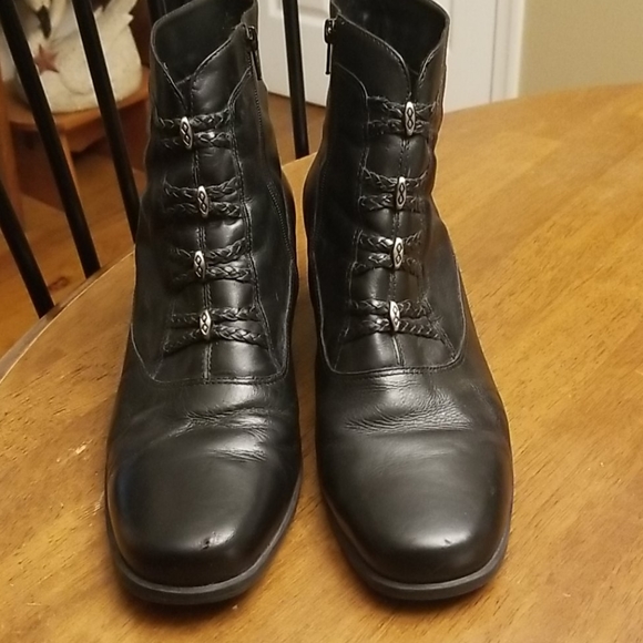 Coldwater Creek Shoes - 🍒Black leather ankle boots 💚